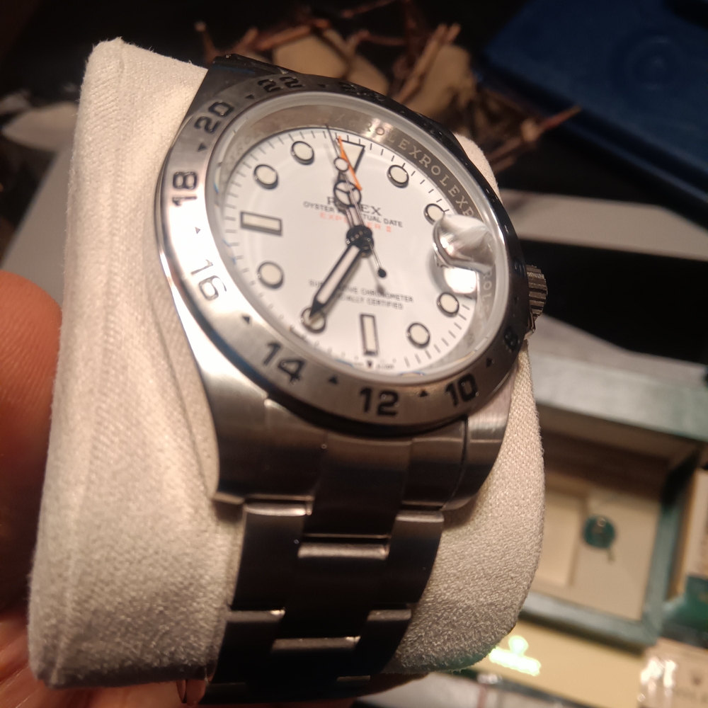 Silver and white Stainless Steel explorer Watch with box - Picture 4 of 8
